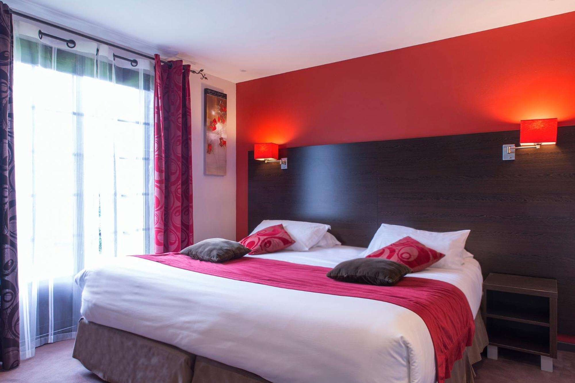 Hotel Restaurant Les Coquelicots, The Originals Relais Saint-Pardoux-l'Ortigier Luaran gambar
