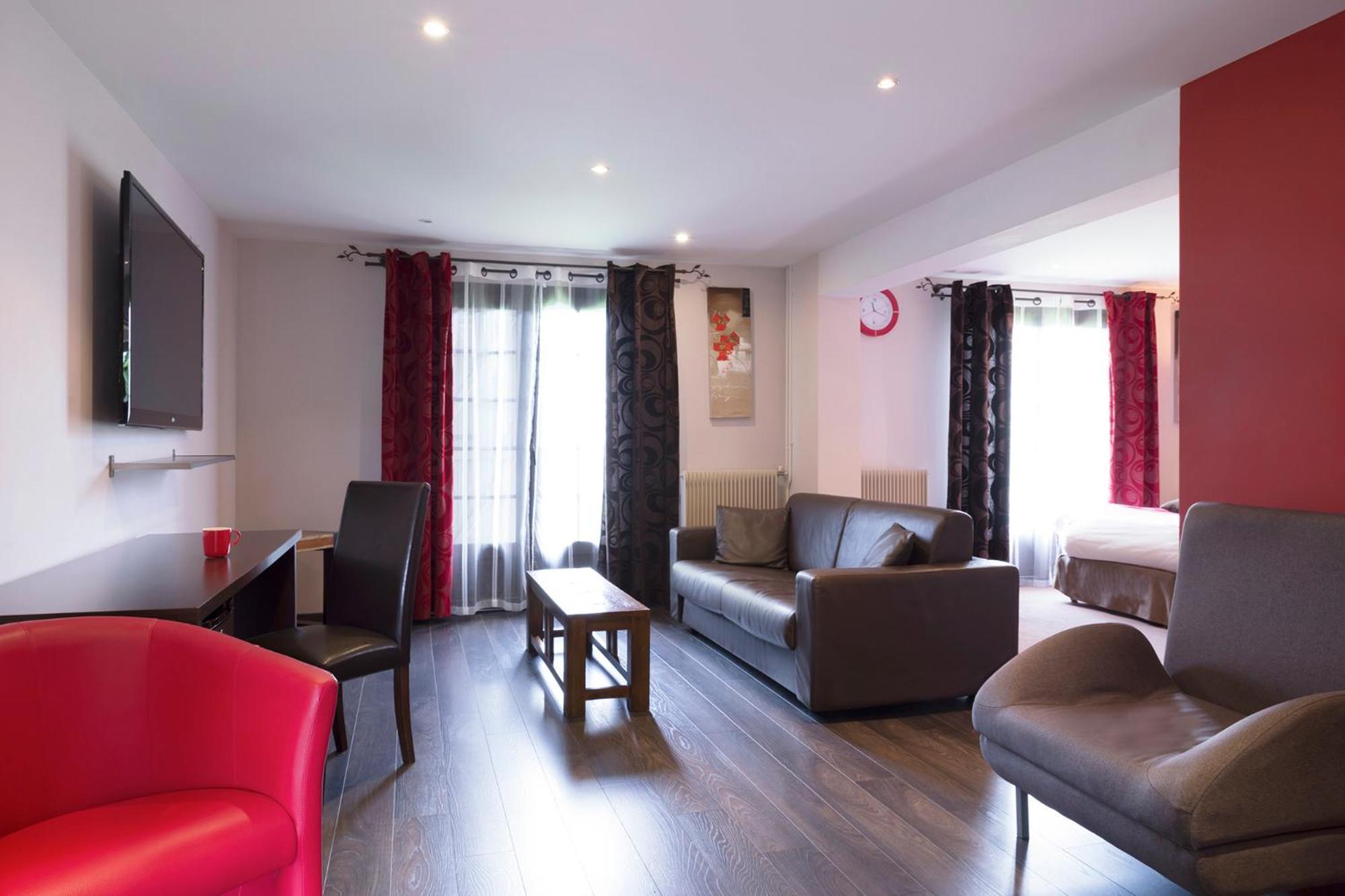 Hotel Restaurant Les Coquelicots, The Originals Relais Saint-Pardoux-l'Ortigier Luaran gambar