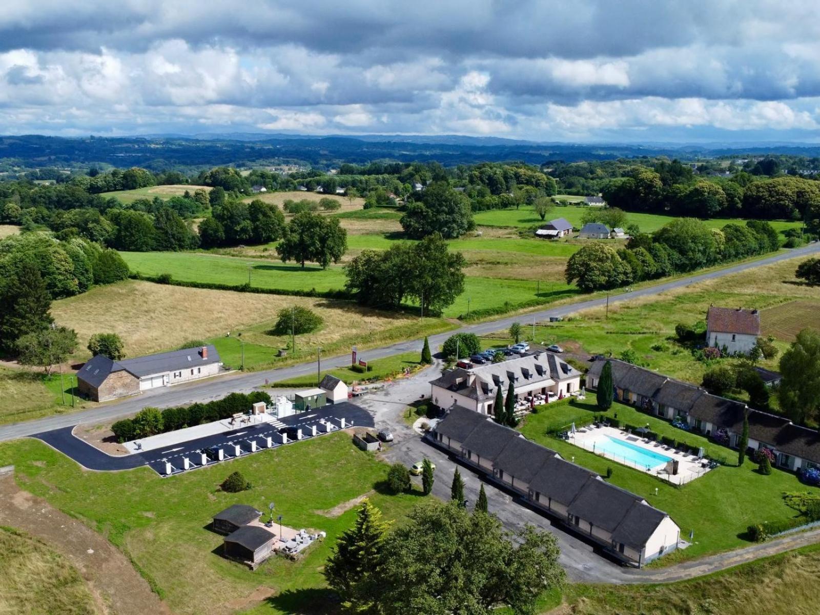 Hotel Restaurant Les Coquelicots, The Originals Relais Saint-Pardoux-l'Ortigier Luaran gambar