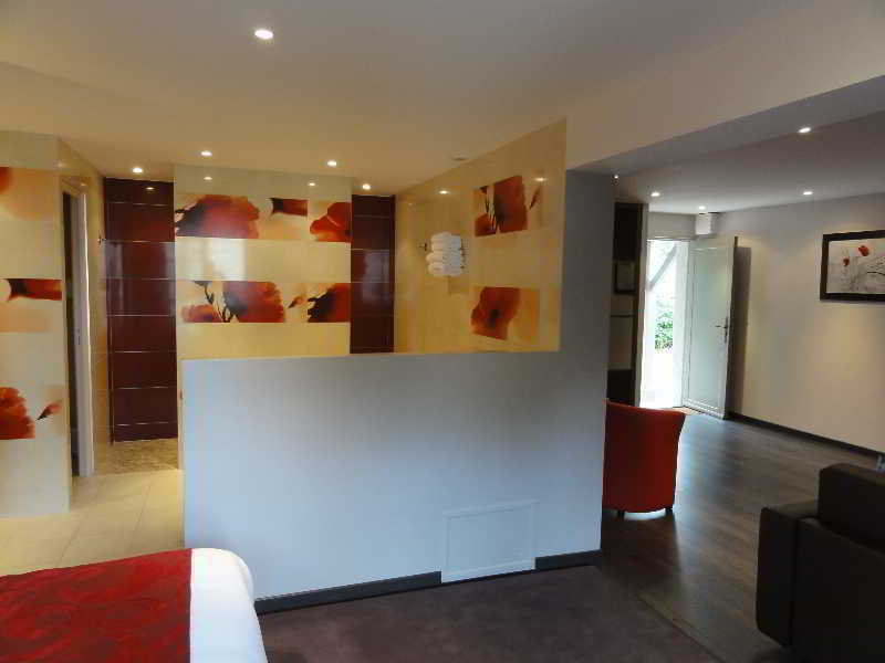 Hotel Restaurant Les Coquelicots, The Originals Relais Saint-Pardoux-l'Ortigier Luaran gambar