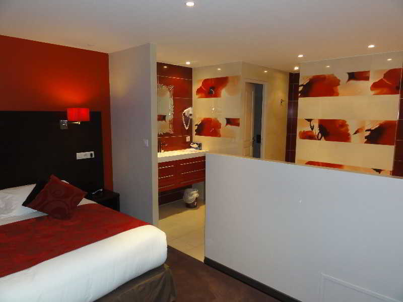 Hotel Restaurant Les Coquelicots, The Originals Relais Saint-Pardoux-l'Ortigier Luaran gambar
