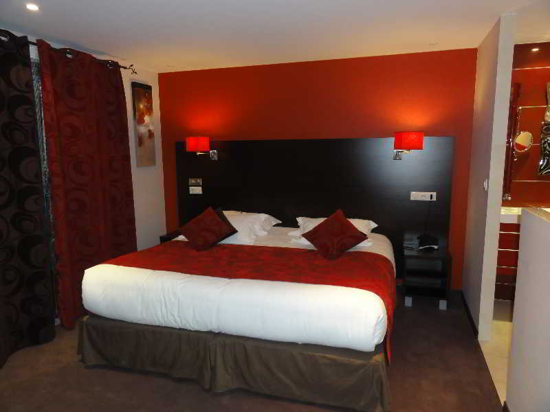 Hotel Restaurant Les Coquelicots, The Originals Relais Saint-Pardoux-l'Ortigier Luaran gambar