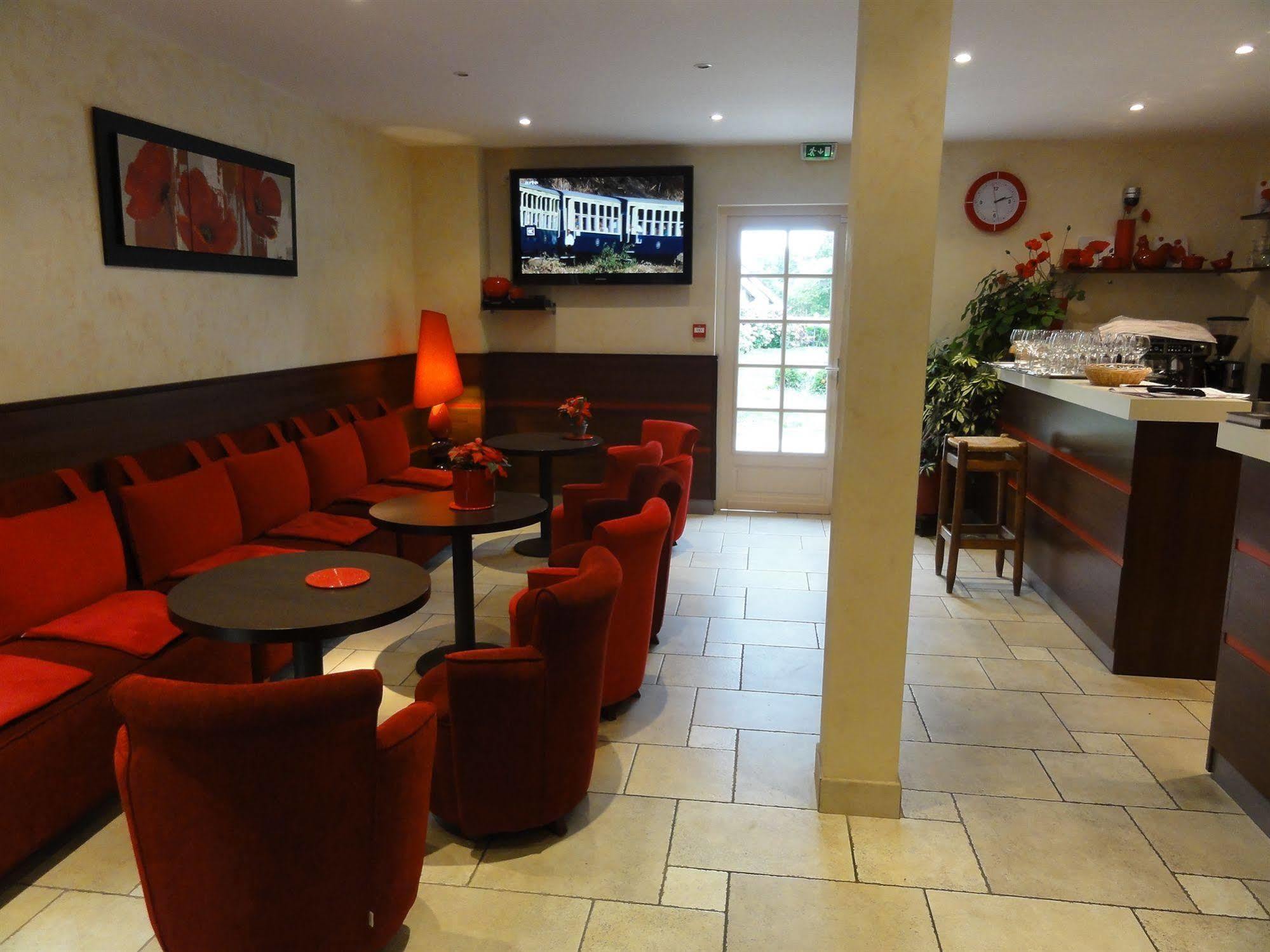 Hotel Restaurant Les Coquelicots, The Originals Relais Saint-Pardoux-l'Ortigier Restoran gambar